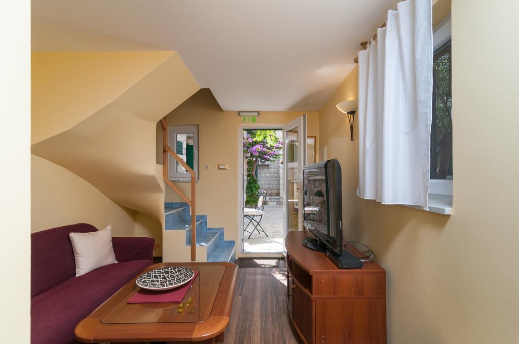 Apartments Larsen 奥米什 外观 照片
