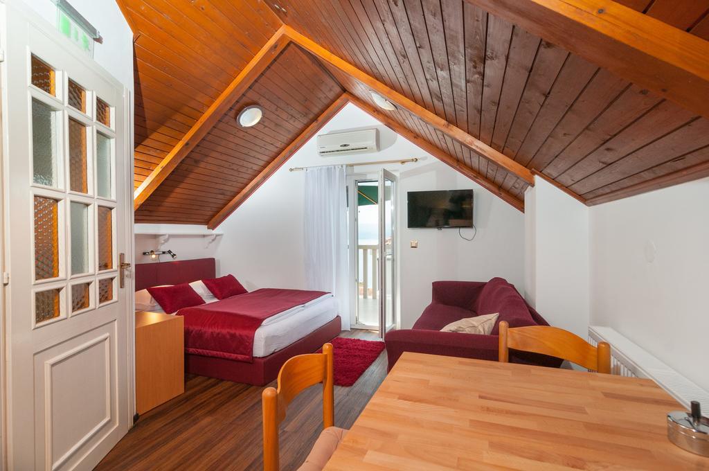 Apartments Larsen 奥米什 外观 照片